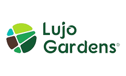 Logo van Lujo Gardens op transparante achtergrond
