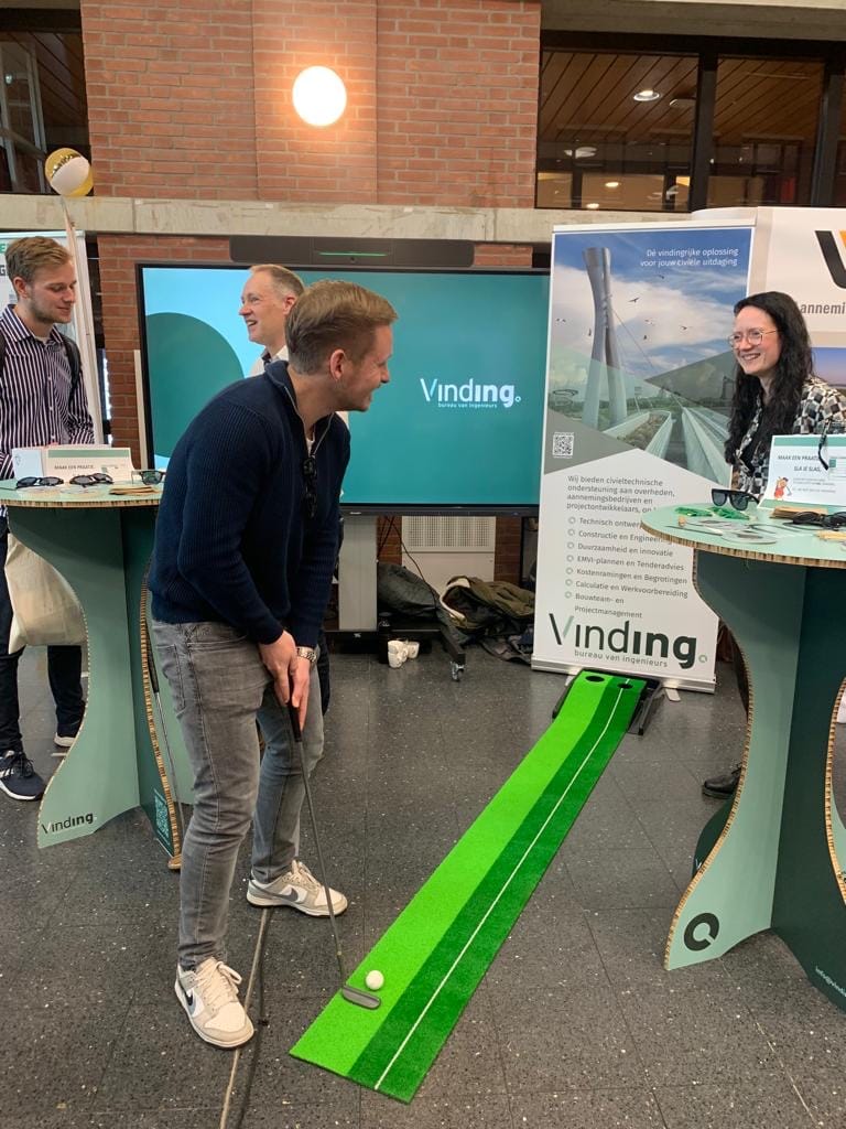 Bedrijvendag Avans 2024 Bart van Dijk die golft